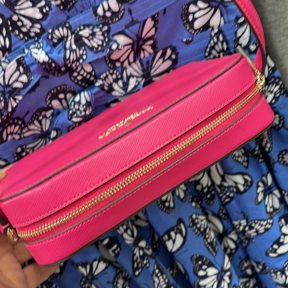 Kate Spade Staci Women’s Crossbody Mini Camera Bag
Color: Deep Hibiscus
NWT - Picture 6 of 16